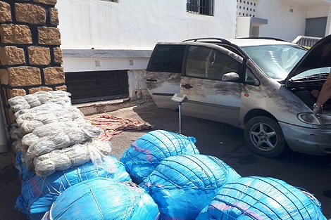 درك العمامشة يوقف سيارة مرقمة بالديار الايطالية محملة بكمية مهمة من المخدرات