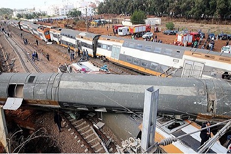 بوقنادل.. 7 قتلى و125 جريح حصيلة انحراف قطار مكوكي