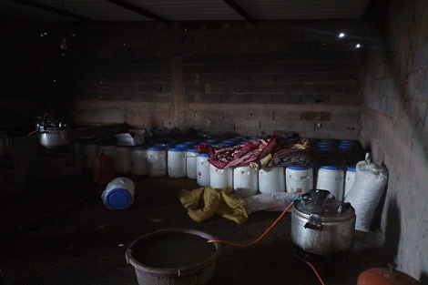 تفكيك مصنع سري لصناعة مسكر ماء الحياة بإقليم برشيد