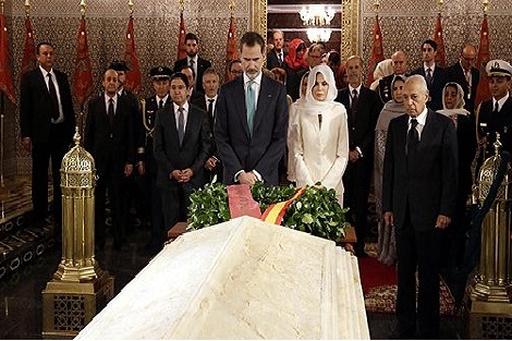 صاحب الجلالة الملك “ضون” فيليبي السادس والملكة “ضونيا” ليتيثيا يزوران ضريح محمد الخامس