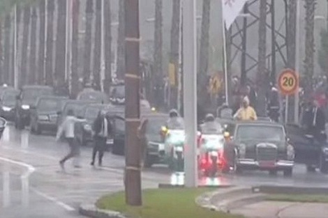 توقيف القاصر الذي تعمد اجتياز الترتيبات الأمنية والاقتراب من الموكب الملكي