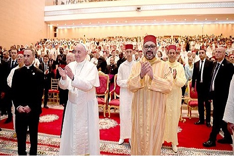 أمير المؤمنين وقداسة البابا فرانسيس يقومان بزيارة لمعهد محمد السادس لتكوين الأئمة المرشدين والمرشدات