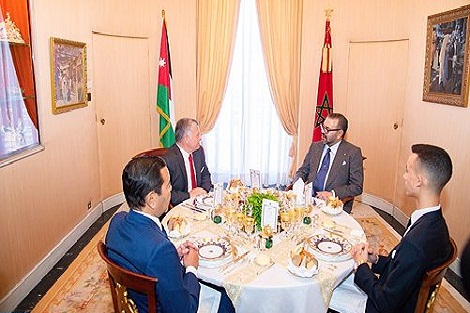 صاحب الجلالة الملك محمد السادس يقيم مأدبة غداء على شرف عاهل المملكة الأردنية الهاشمية
