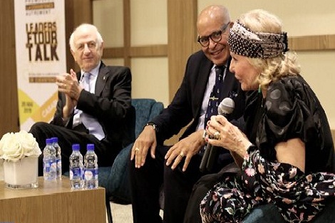 تكريم أندري أزولاي وريموند البيضاوية في النسخة الأولى لإفطار مناقشة للجمعية المغربية لقادة الألفية