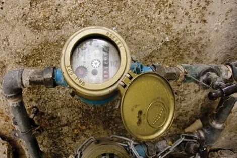 مواطن سطاتي يحتج بسبب عداد