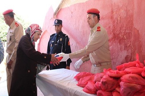 طنجة : الحرس الملكي يوزع 350 وجبة إفطار يوميا على العائلات المعوزة