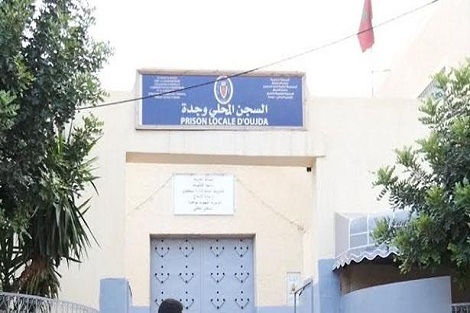 الصور التي يزعم مروجوها أنها تعبر عن حالة الاكتظاظ بالسجن المحلي بوجدة “لا علاقة لها بهذه المؤسسة”