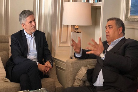 وزير الداخلية الإسباني يشيد ب ” المستوى العالي من الثقة المتبادلة ” بين إسبانيا والمغرب