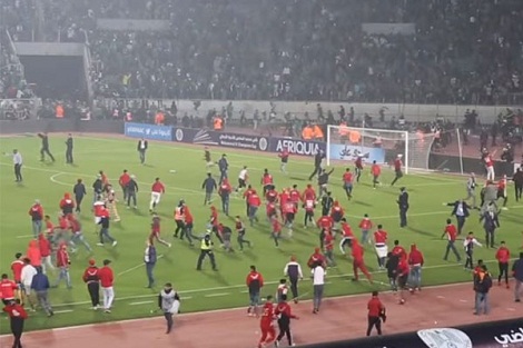 الدار البيضاء .. توقيف وضبط عدد من الأشخاص وحجز مجموعة من الأسلحة البيضاء على هامش مباراة كرة القدم بين فريقي الرجاء والوداد البيضاويين