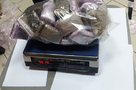 مطار محمد الخامس.. توقيف مواطن من جنسية هندية بحوزته أربع كيلوغرامات و615 غراما من مخدر الشيرا