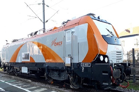 استلام أول قاطرة كهربائية من الجيل الجديد لتعزيز الأسطول السككي