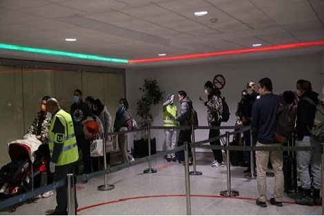 مطار محمد الخامس الدولي .. تشديد الإجراءات الوقائية لاحتواء أي حالة وبائية محتملة لفيروس كورونا