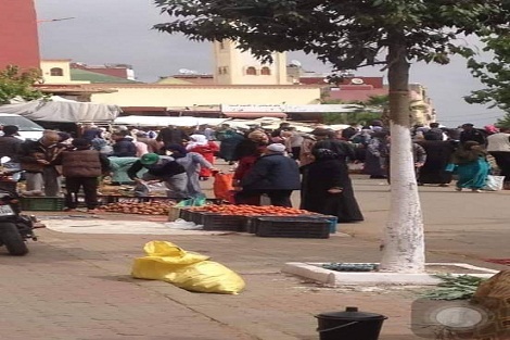 ساكنة بعض الأحياء بمدينة بسطات لا تبالي  بحالة الطوارئ الصحية