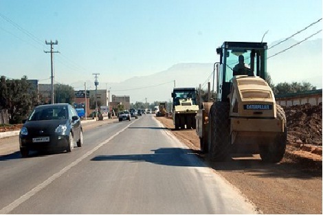 توقف حركة المرور بالطريق الوطنية رقم 16 بين تطوان والحسيمة بفعل انهيارات صخرية