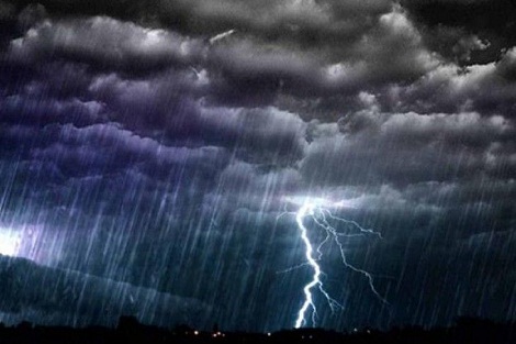 زخات رعدية محليا قوية يومي الخميس والجمعة بالعديد من مناطق المملكة