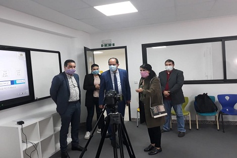مدير الأكاديمية الجهوية للتربية والتكوين لجهة الدار البيضاء-سطات  يتفقد ميدانيا عملية إنتاج الموارد الرقمية بمديرية عين الشق