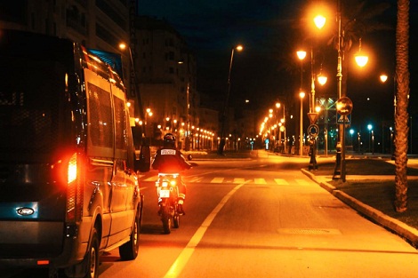 الحظر الليلي بمدينة سطات يستثني بعض الفئات ويطبق بحزم على فئات أخرى