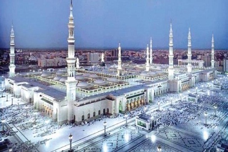 المسجد النبوي يعيد فتح أبوابه للمصلين بعد إغلاق دام أكثر من شهرين