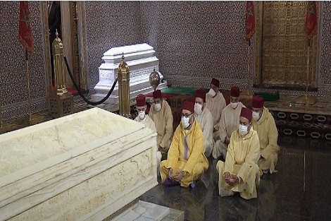 أمير المؤمنين صاحب الجلالة الملك محمد السادس يترحم على روح جلالة المغفور له الملك محمد الخامس