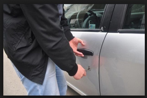 سرقة حقيبة عدل من داخل سيارته بحي سلطانة بمدينة سطات