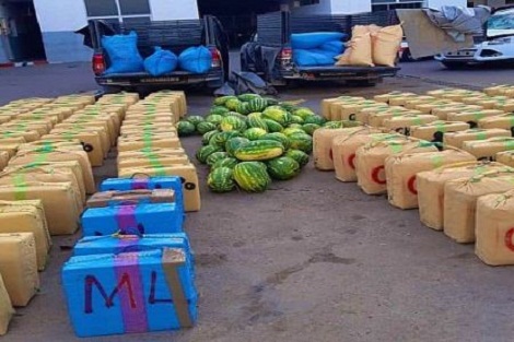 أكادير .. حجز 4 أطنان و85 كيلوغراما من مخدر الشيرا على متن سيارتين لنقل البضائع