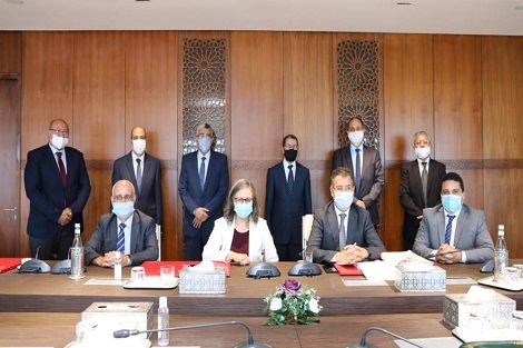 لجنة العرائض تسلم رئيس الحكومة تقريرها الخاص بعريضة الحياة الداعية لإحداث صندوق للتكفل بمرضى السرطان