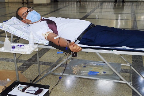 في مبادرة إنسانية.. عامل إقليم سطات ينخرط بقوة  في حملة التبرع بالدم