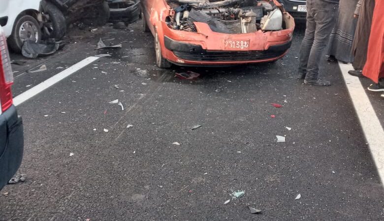 برشيد.. 24 جريح في اصطدام بين سيارات وشاحنات بالطريق السيار