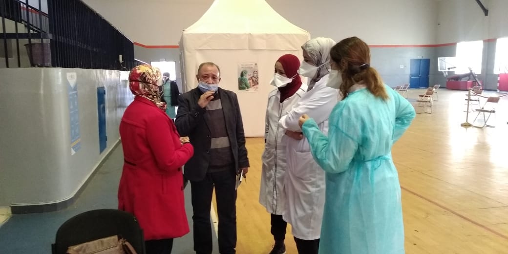 لطيفة لماليف في زيارة ميدانية لتفقد سير عملية تلقيح أطر مديرية عين الشق ضد كوفيد-19