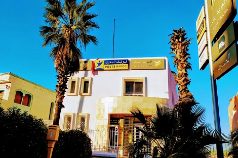 سطات: مقر بريد المغرب يستخف بالعلم الوطني