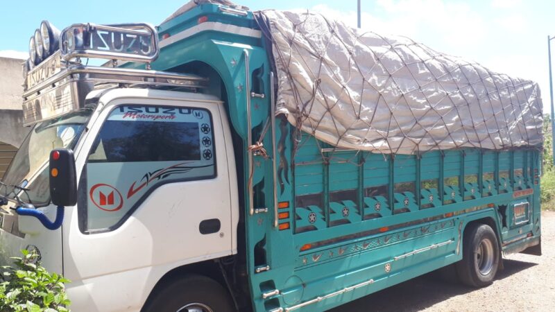 توقيف شاحنة محملة بـ 8 أطنان من أكياس البلاستيك المحظورة بسطات