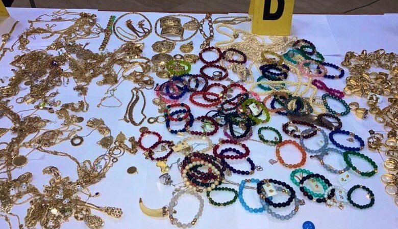 طنجة .. توقيف شخصين للاشتباه في تورطهما في اقتراف عملية سرقة من داخل محل لبيع الحلي والمجوهرات