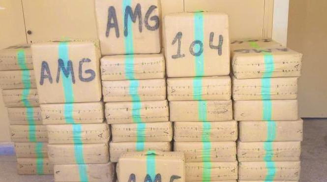 زاكورة.. إحباط عملية لتهريب طن ونصف من مخدر الشيرا، وتوقيف أربعة أشخاص يشتبه في ارتباطهم بشبكة إجرامية تنشط في مجال التهريب الدولي للمخدرات