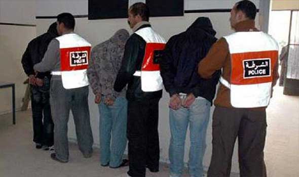 القنيطرة.. توقيف ثلاثة أشخاص للاشتباه في تورطهم في قضية تتعلق بحيازة وترويج المخدرات والمؤثرات العقلية