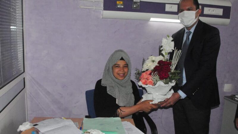 في بادرة إنسانية مدير أكاديمية جهة الدار البيضاء سطات يزور مترشحة تجتاز امتحان البكالوريا بالمستشفى