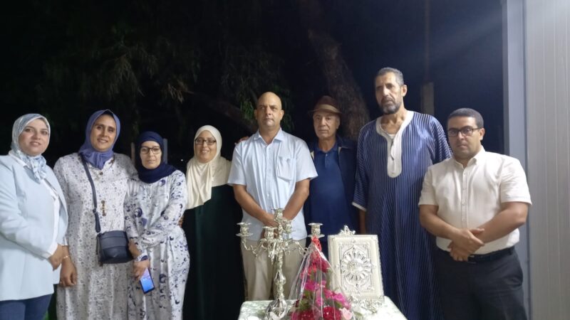 تكريم مدير مجموعة مدارس الورارقة بسطات المحال على التقاعد من طرف الأساتذة