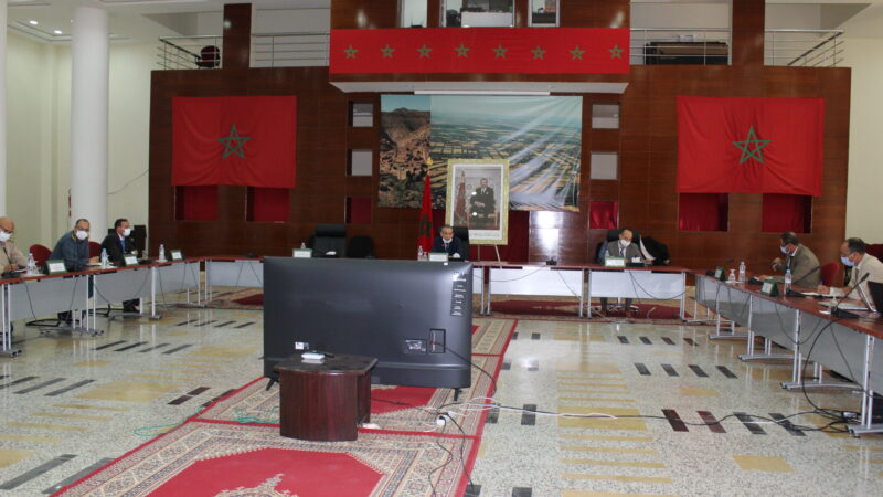 والي الجهة يعقد لقاء تواصليا مع ممثلي النقابات بقطاع الصحة ببني ملال لتسريع الحملة الوطنية للتلقيح