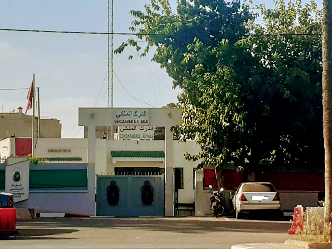 صادم : فتاة عشرينية ترمي بنفسها من سيارة تسير بسرعة جنونية بمنطقة حد السوالم اقليم برشيد