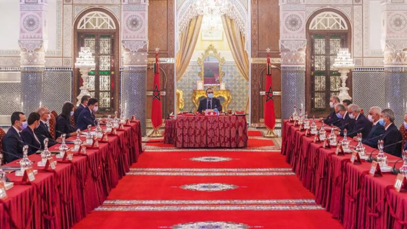 جلالة الملك يترأس مجلسا وزاريا