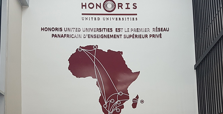 شبكة “هونوريس” للجامعات المتحدة تسلم الشهادات للدفعة الأولى من خريجي Honoris 21st Century Skills