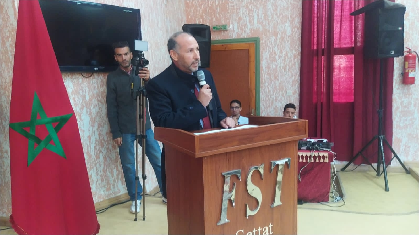 كلية العلوم والتقنيات بسطات تفتتح أسبوع الإدماج الطلبة الجدد بمحاضرة بعنوان ” كلية العلوم والتقنيات: قطب لتميز مناصب الغد”