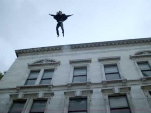 فاجعة ..زوجين يسقطان من سطح عمارة  بمدينة سلا في ظروف غامضة