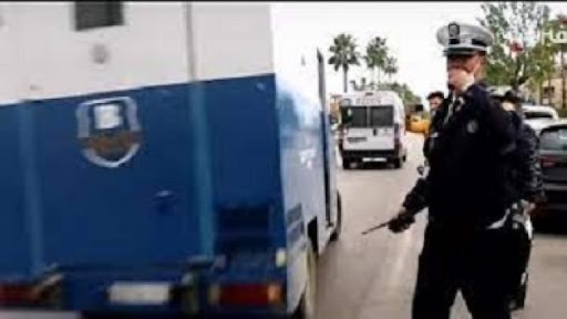 طنجة .. توقيف ثلاثة أشخاص للاشتباه في تورطهم في ارتكاب عملية السطو على مبالغ مالية مهمة من شاحنة لنقل الأموال