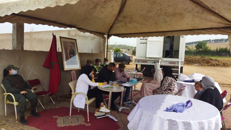 قائدة الملحقة الإدارية الثانية بسطات تخصص وحدة متنقلة وخيمة طبيتين للتلقيح ضد “كورونا”