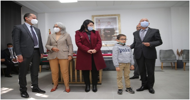 مدير الأكاديمية الجهوية للتربية والتكوين لجهة الدار البيضاء سطات يشرف على توزيع نظارات طبية على المتعلمين ضعاف البصر