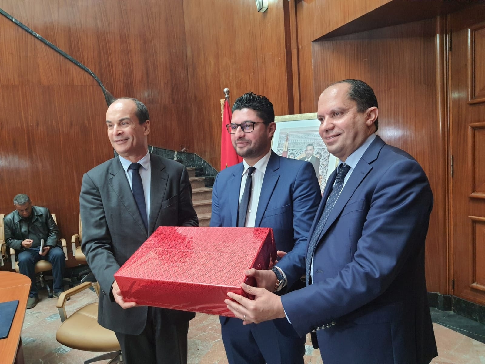 والي جهة الدار البيضاء سطات يقيم بمعية مدير الأكاديمية حفل استقبال على شرف الفائز بالجائزة الأولى لأستاذ السنة خالد بيلا