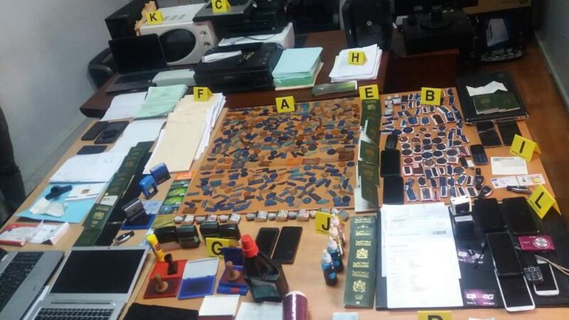 وجدة.. توقيف ثمانية أشخاص يشتبه ارتباطهم بشبكة إجرامية تنشط في إعداد ملفات مفبركة للحصول على تأشيرات دول أجنبية