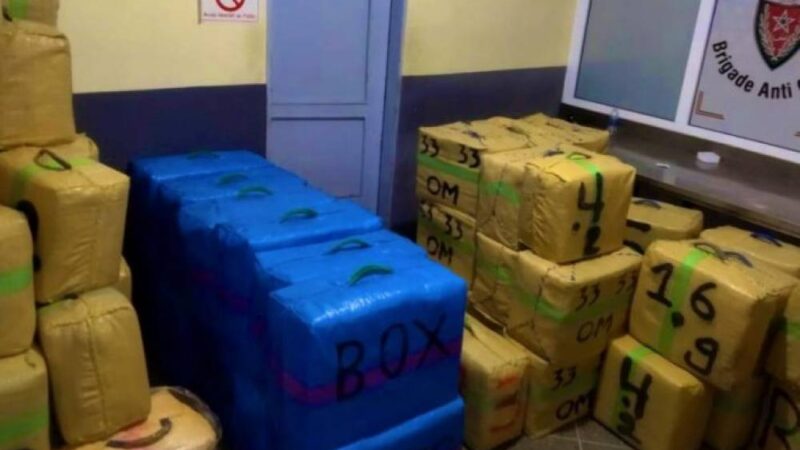 طنجة.. إجهاض عملية للتهريب الدولي للمخدرات وحجز طنين و98 كلغ من مخدر الحشيش (بلاغ)