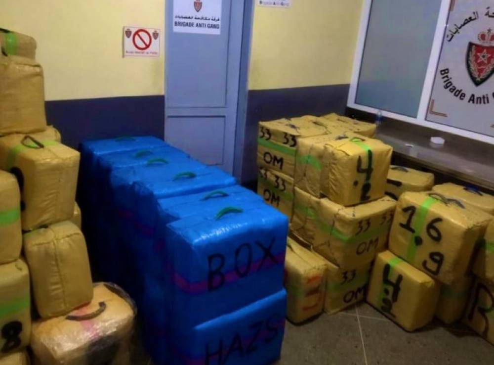طنجة.. إجهاض عملية للتهريب الدولي للمخدرات وحجز طنين و98 كلغ من مخدر الحشيش (بلاغ)