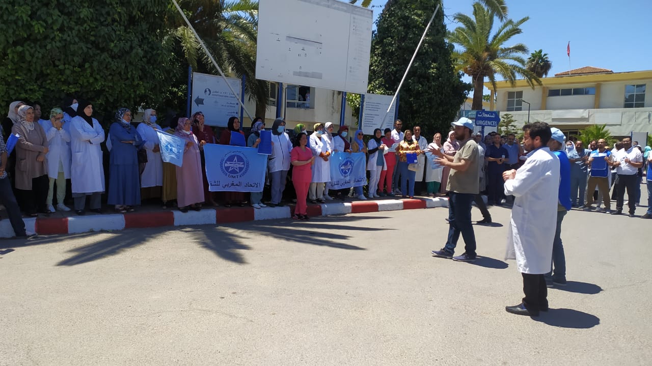 الأطر الصحية بسطات وتقنيي الإسعاف والنقل الصحي يحتجون من أجل أمنهم وسلامتهم وكرامتهم وحرمة المرفق  الصحي العمومي